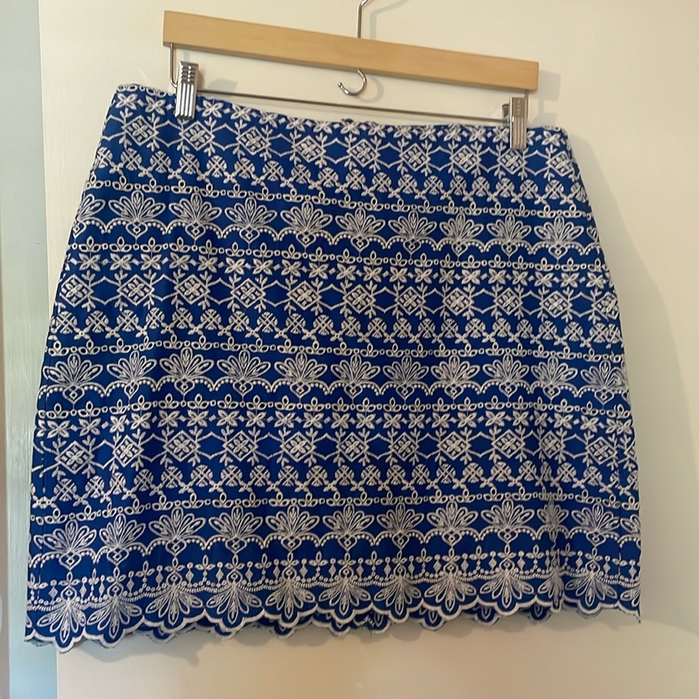 LOFT blue mini skit with white embroidery. Size 12